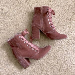 Kenneth Cole Reaction Corrine Dusty Rose Velvet Boots Witchy 90s Size 7.5